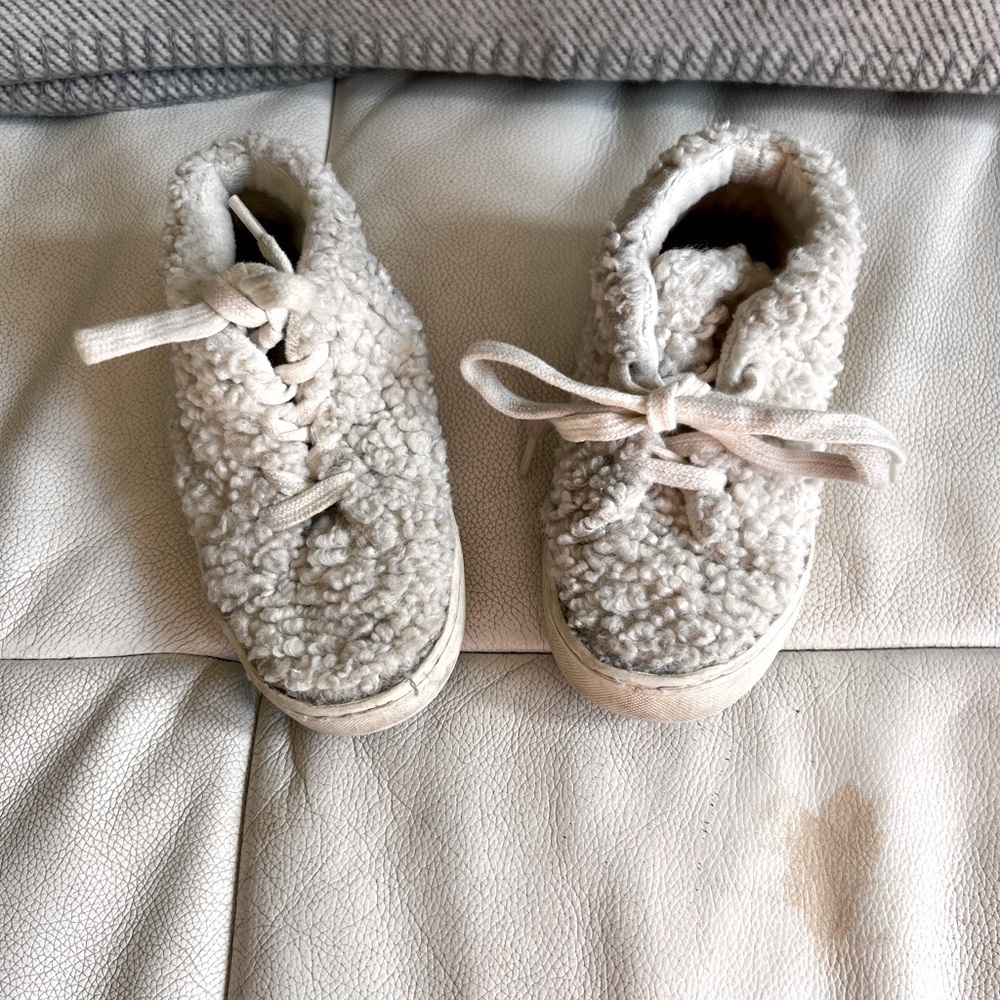Zara Teddy bear sneakers size 24 ! Unisex
